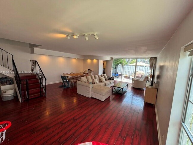 Photo - 926 NE 27th Ave