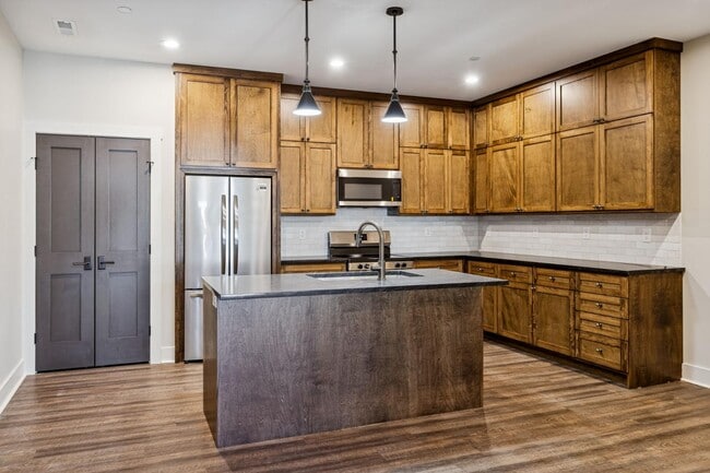 Photo - 118 N Main St