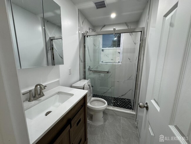 Photo - 166 Throop Ave