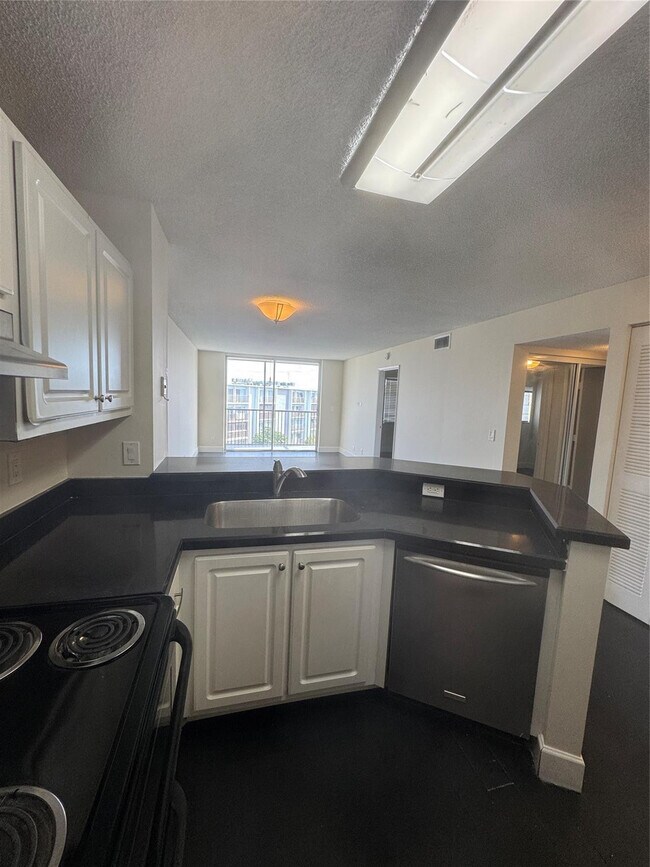 Photo - 8750 N Sherman Cir Unit 504