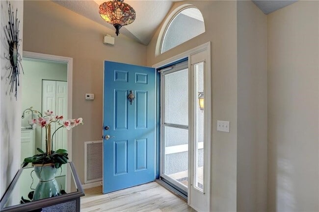 Photo - 562 Rolling Hill Dr