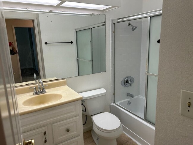 Photo - Spacious bright condo with new carpet and new paint and 2 bathrooms