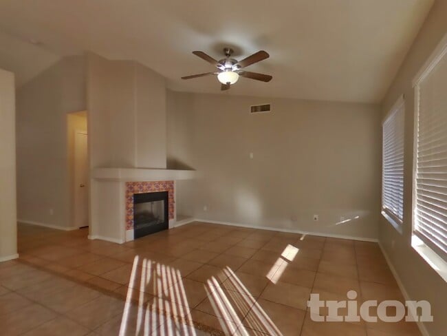 Photo - 5521 N 103rd Dr