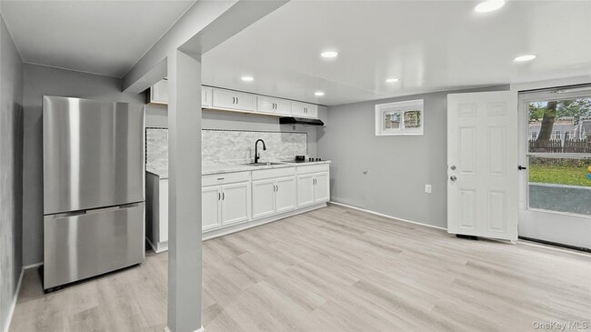 Building Photo - 429 S 3rd Ave