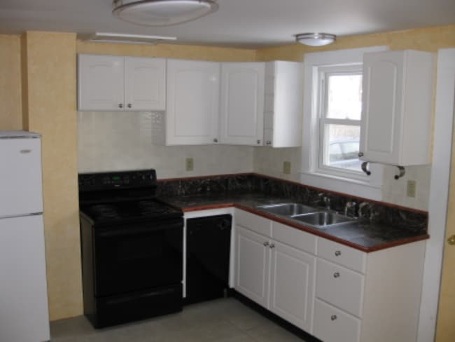 Building Photo - 29 Pierce St Rental
