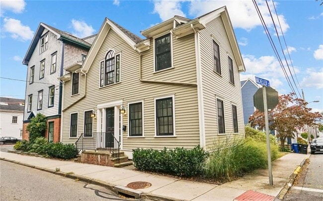 Building Photo - 485 Spring St