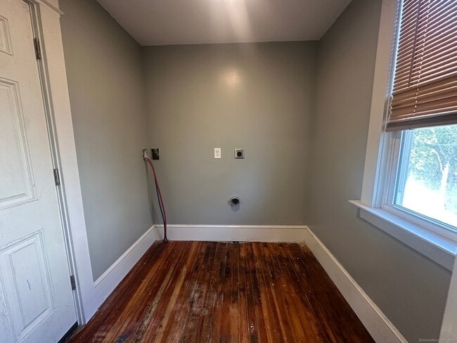 Photo - 28 E Pearl St