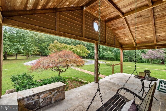 422 Duke Ln