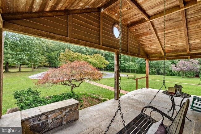 Photo - 422 Duke Ln