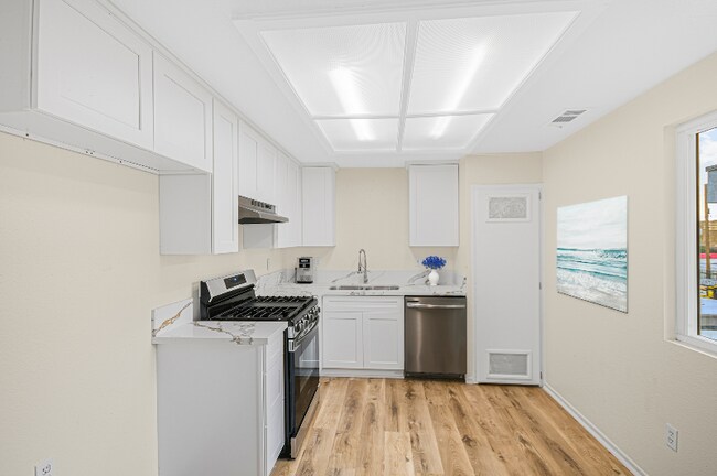 1005 E Ave R Unit 11