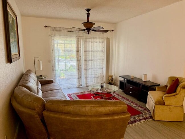 3018 Alcazar Pl