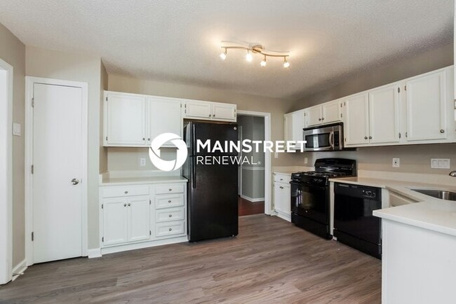 Photo - 4 Bedroom Pet-Friendly Home in Charlotte, NC with Main Street Renewal