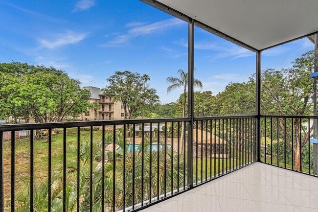 Building Photo - 5961 N Falls Circle Dr Unit 309