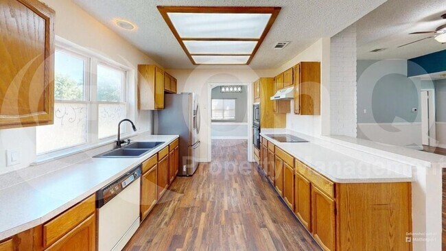 Photo - 1517 Yorkshire Dr