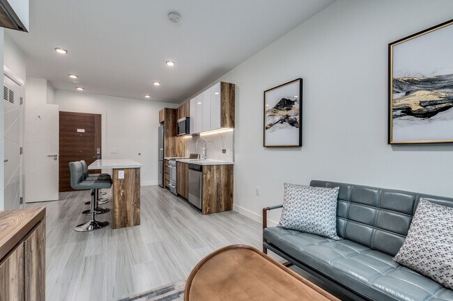 Building Photo - 1168 Pendrell St Unit 209