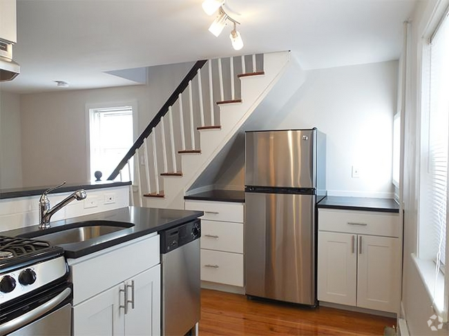 Building Photo - 13 Smith Ave Unit 2R Rental