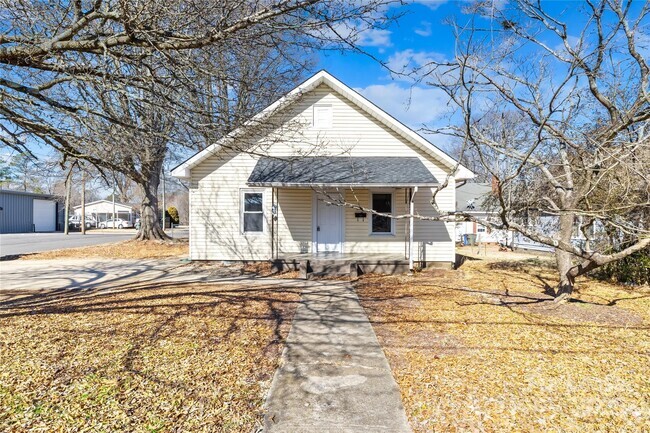 Building Photo - 727 S Broad St Rental