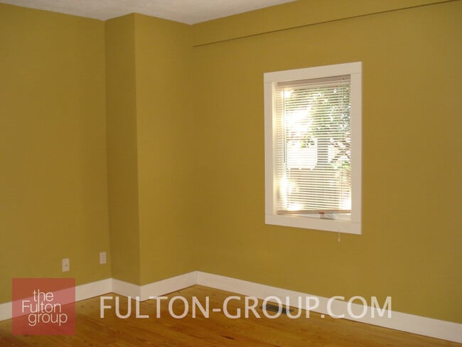 Photo - 832 Michigan St NE