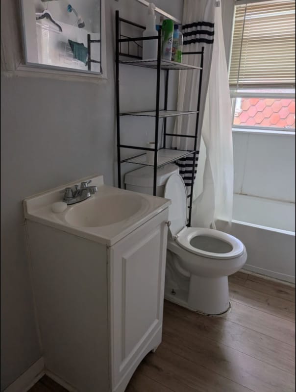 Photo - 15716 Cherrylawn St