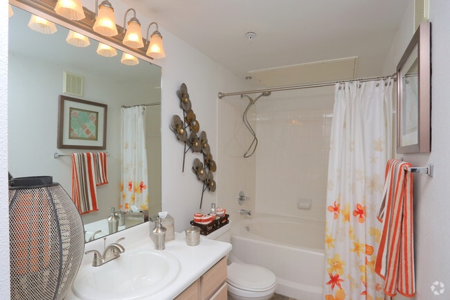 1BR - 793 SF - Bathroom