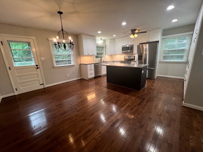 Photo - 509 Maverick Rd