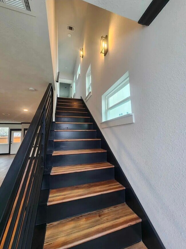 Photo - 1002 Natchez Ave