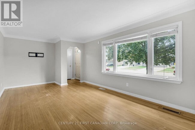 Photo - 638 Tennent Ave