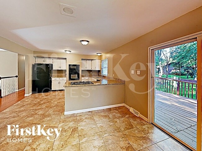 6 Rouen Ct