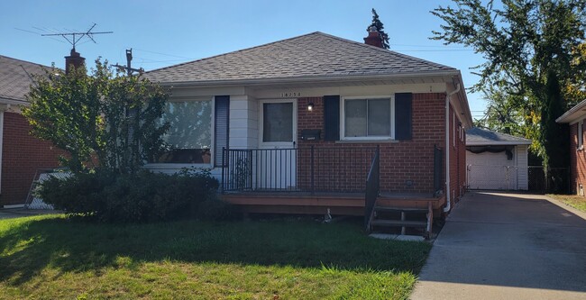 Building Photo - 18258 Curtain Ave