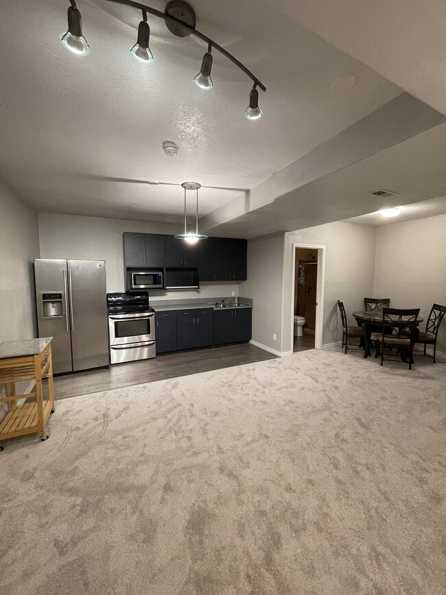 Photo - 3376 White Oak Ln Unit B