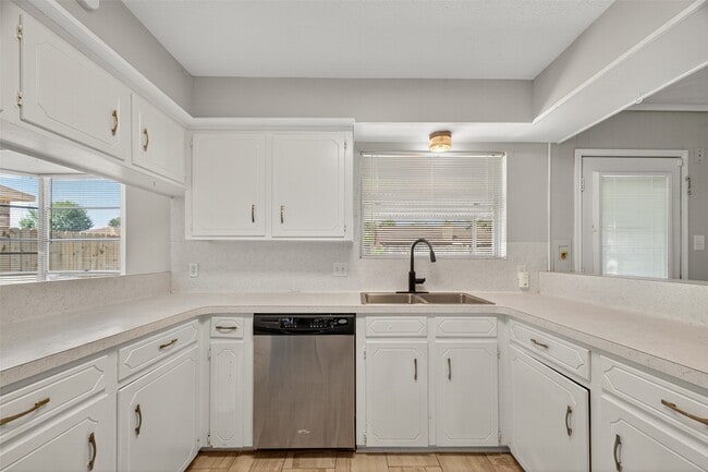 Building Photo - 11447 Kirkvalley Dr