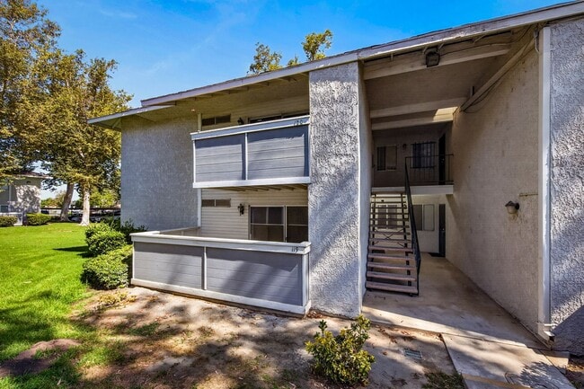 Building Photo - Updated 2 Bedroom Condo in Loma Linda