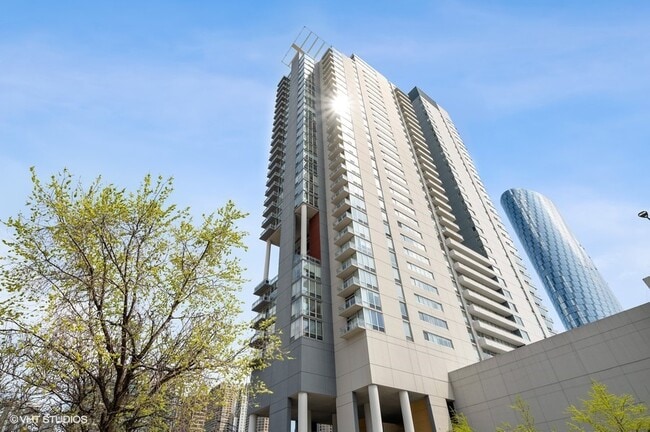 Building Photo - 737 W Washington Blvd Unit 2308