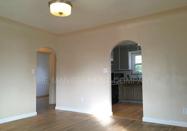 Photo - 432 Locust St N