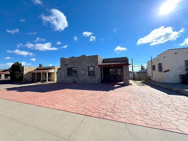 Building Photo - 3706 Sacramento Ave