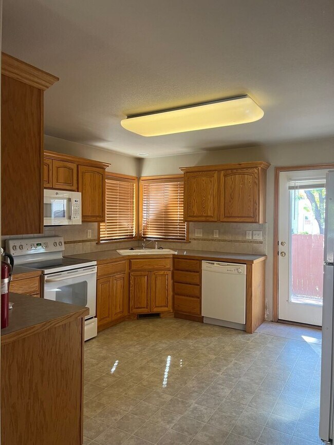 Photo - Large 3 bed 2.5 ba Duplex In West Loveland