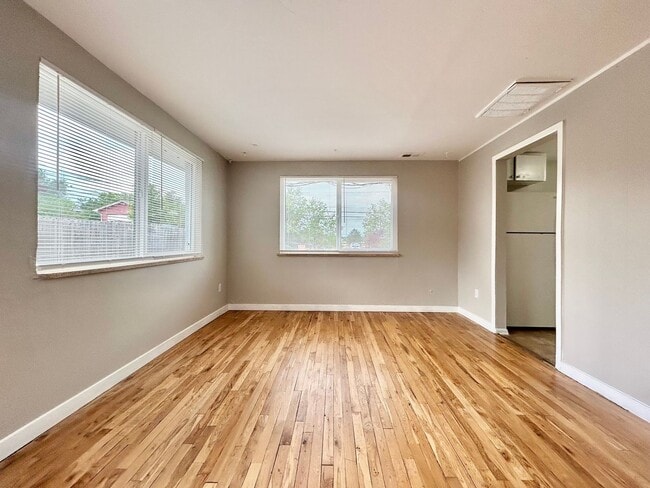 Photo - 3825 S King St Unidad 3829
