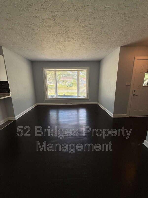 2904 E 40th Ct