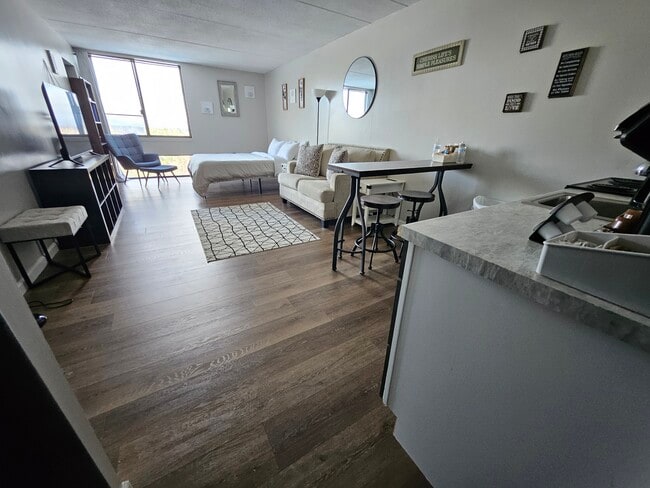 Building Photo - Cedar Lodge 204 Unit 204