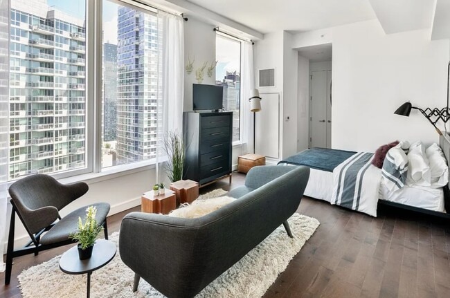 Photo - 511 W 36th St. Unidad 12G