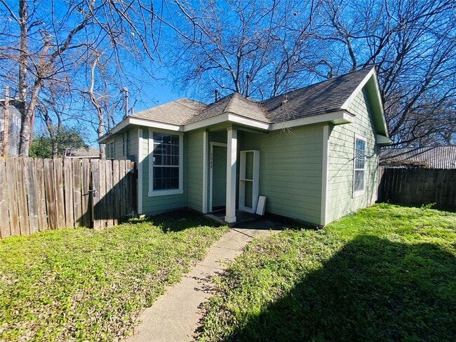 Photo - 504 W N Loop Blvd Townhome