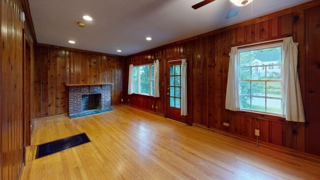 Photo - Downtown Cottage!