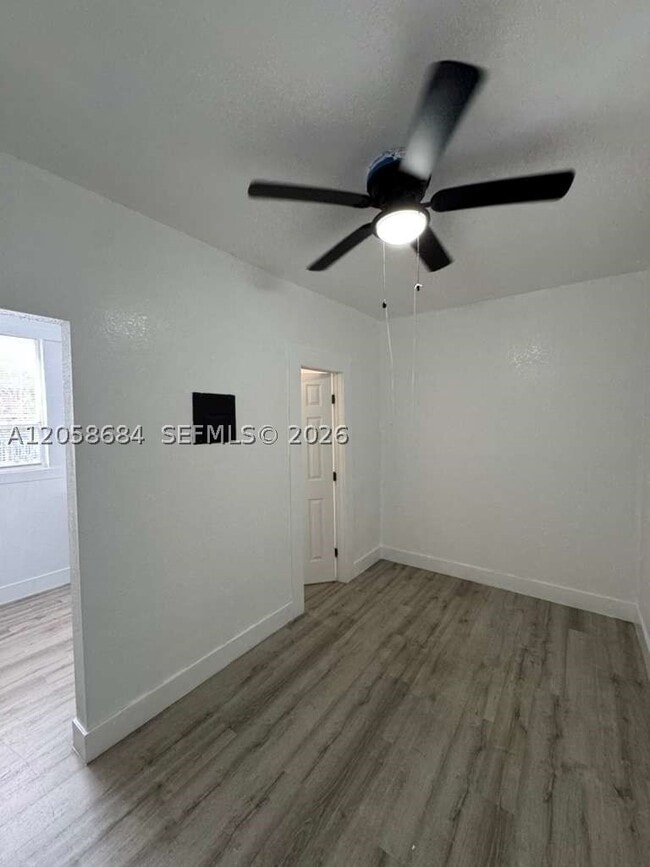 Photo - 676 SW 2nd St Unit 1