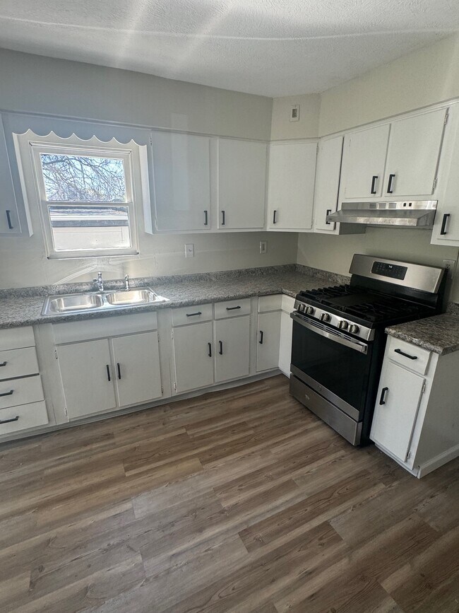 Photo - 6440 Dean St