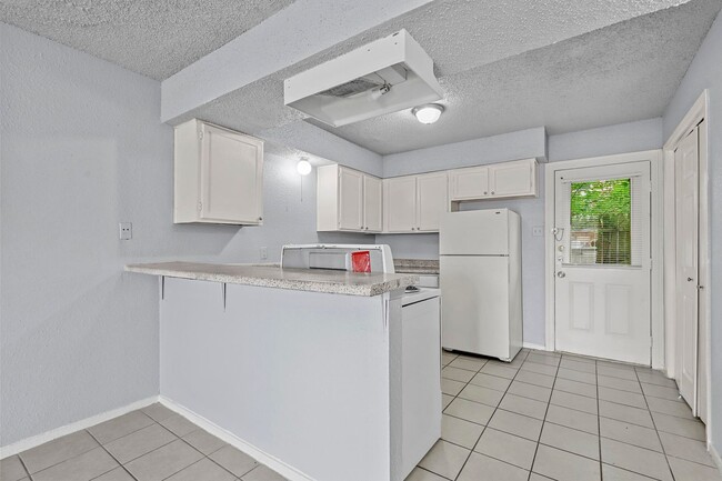 Photo - 302 N Race St Unit C