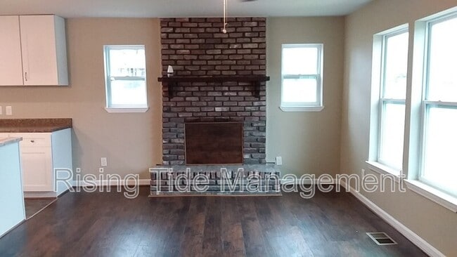 Photo - 824 9th Ave