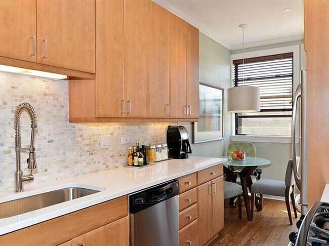 Photo - 622-26 W. Roscoe