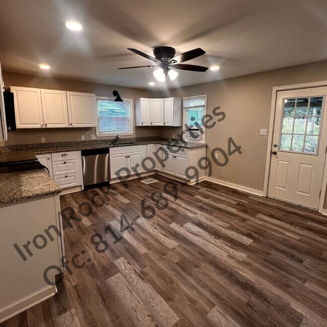 Building Photo - 130 Cole St