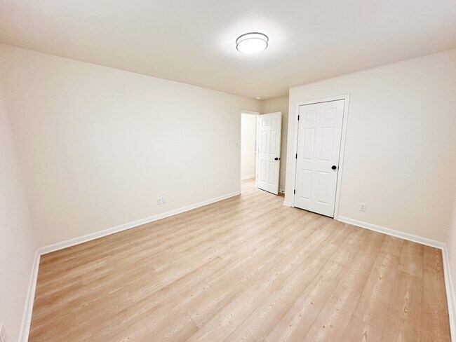 819 Dana Pl