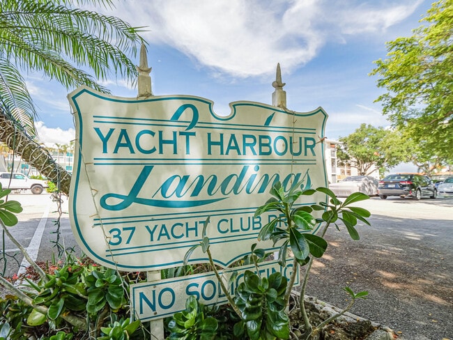 Photo - 37 Yacht Club Dr Unidad 310